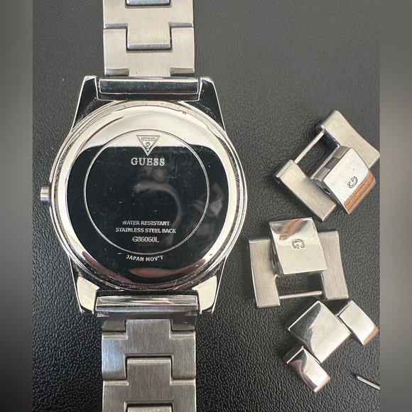 Silver guess watch - Picture 3 of 3